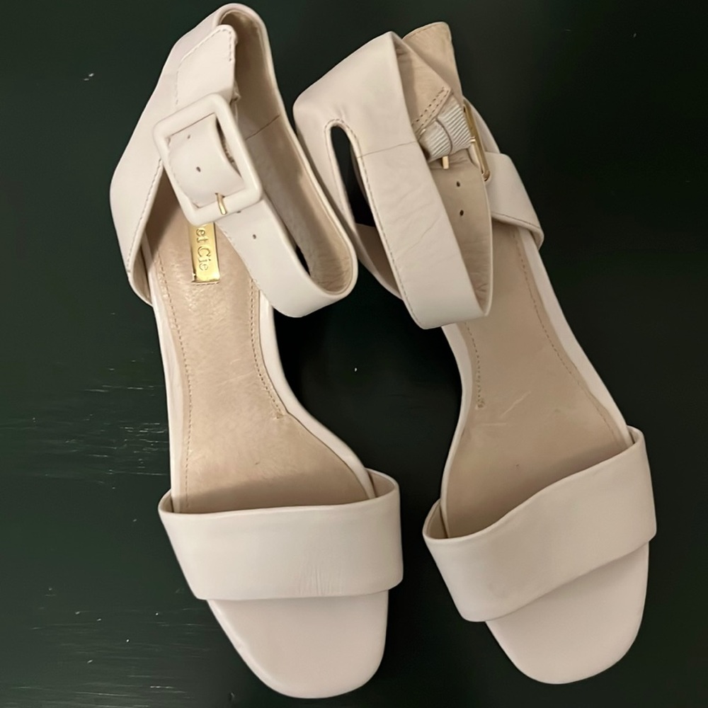 Louise er Cie ecru sandals with tan block heel
